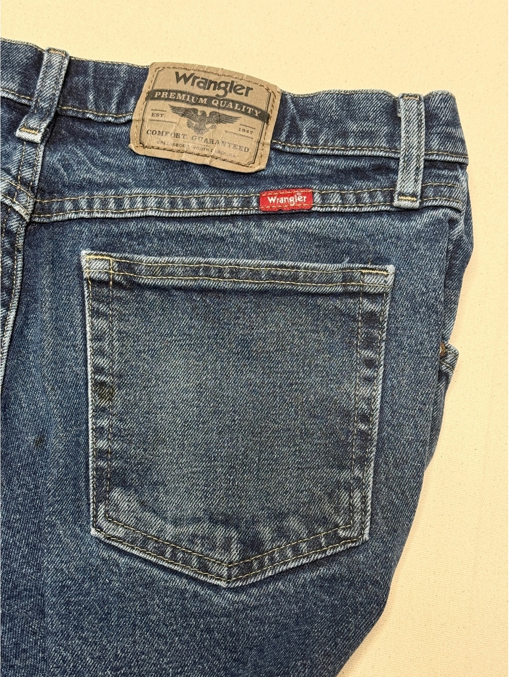 Wrangler 1096FXVF Men’s 32x32 Blue Jeans Authentic Farmer Workwear Distressed - Picture 7 of 8